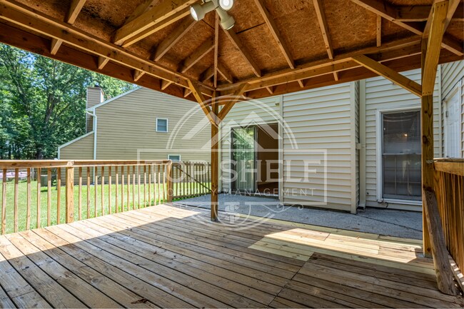 Building Photo - 2928 Governors Ct