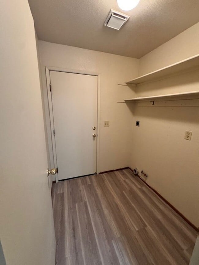 Building Photo - North Hilltop Home with 2 Car Garage