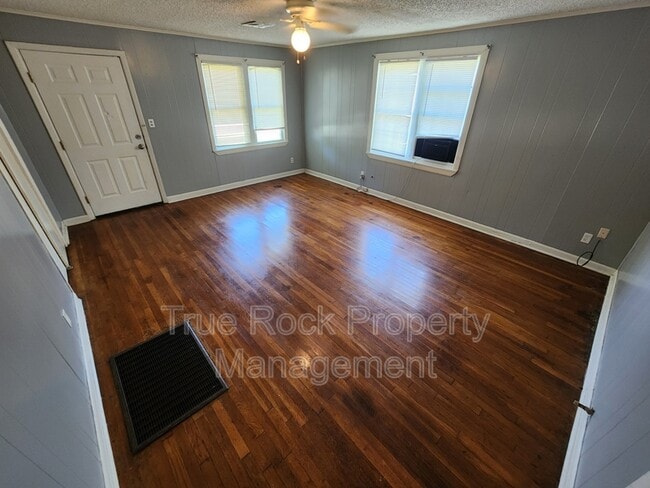 Building Photo - 401 W 13th