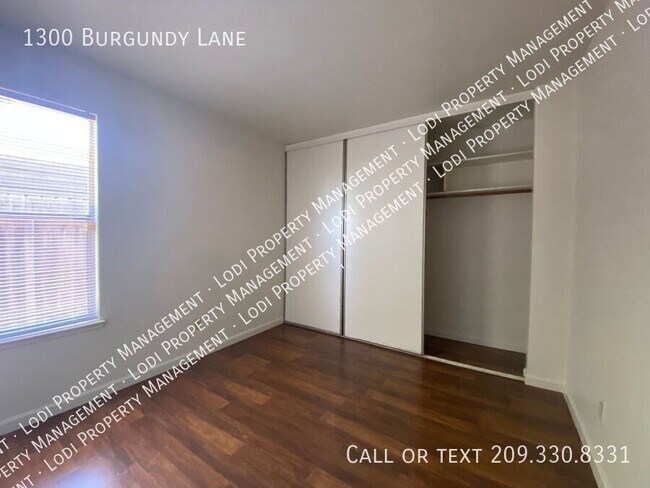 Building Photo - 1300 Burgundy Ln