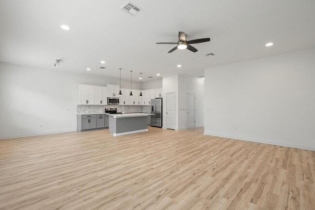 Building Photo - 15100 Forum Ave