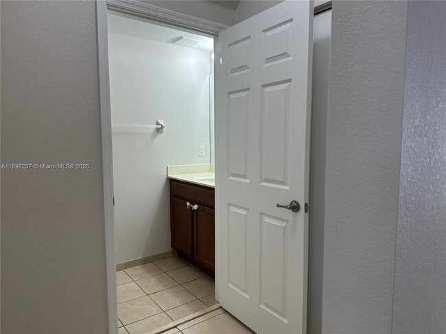Building Photo - 9232 SW 170th Ave