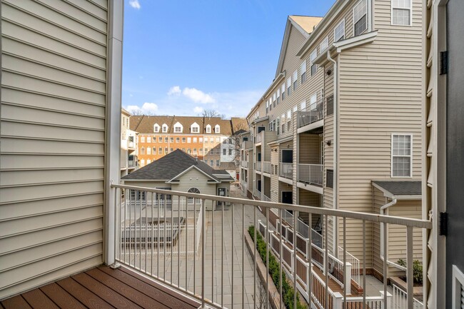 Building Photo - 2651 Park Tower Dr