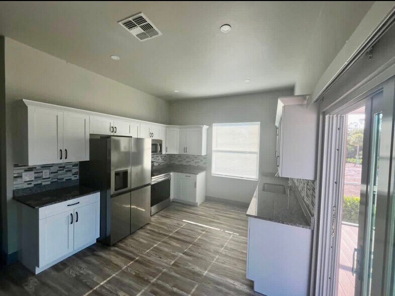 Building Photo - 5593 Briarcliff Rd