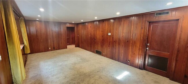 Building Photo - 2323 Adams Dr NW