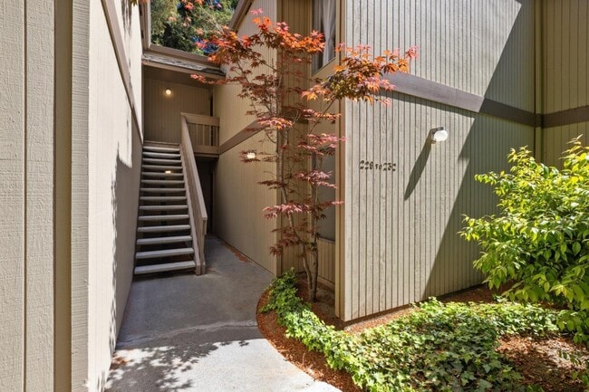 Building Photo - 505 Cypress Point Dr