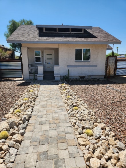 Building Photo - 2041 W Jefferson St