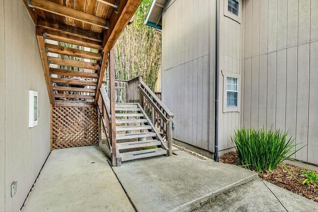 Building Photo - 1803 Sausal St