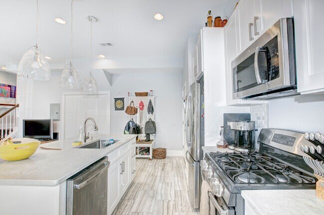 Building Photo - 1220 19th St NE