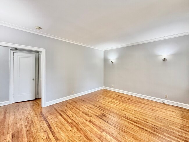 Building Photo - 6306 N Leavitt St