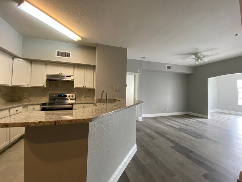 Building Photo - 823 Camargo Way