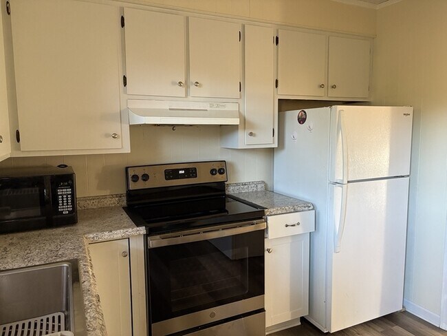 Building Photo - 45 Elm St