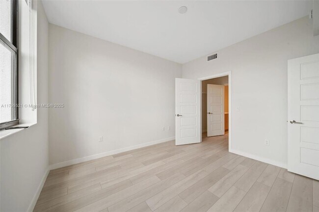 Building Photo - 555 NE 8th St