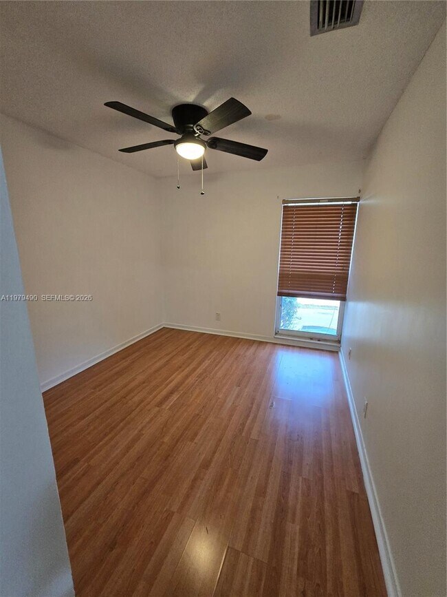 Building Photo - 6252 Highland Ct