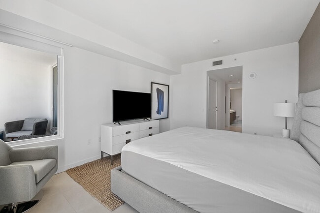 Building Photo - 401 N Birch Rd