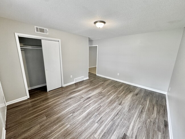 Building Photo - 3383 Seaforth Dr