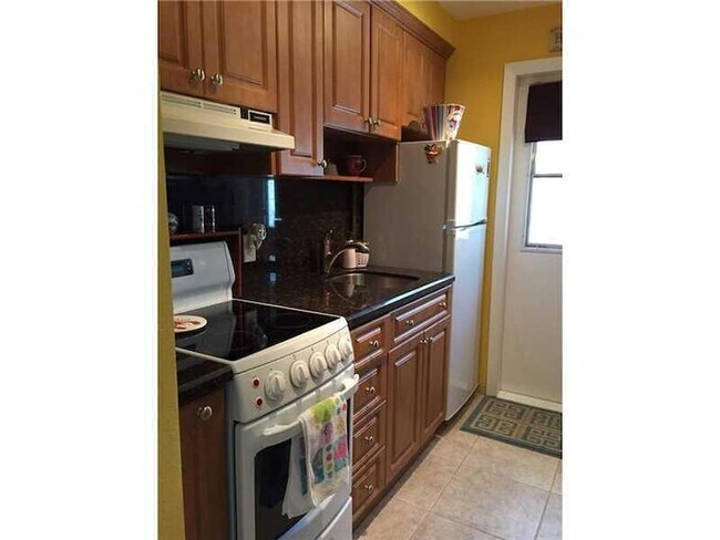 Building Photo - 315 Van Buren St