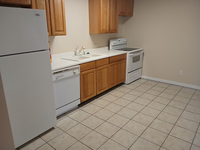 Building Photo - 510 S Poplar St