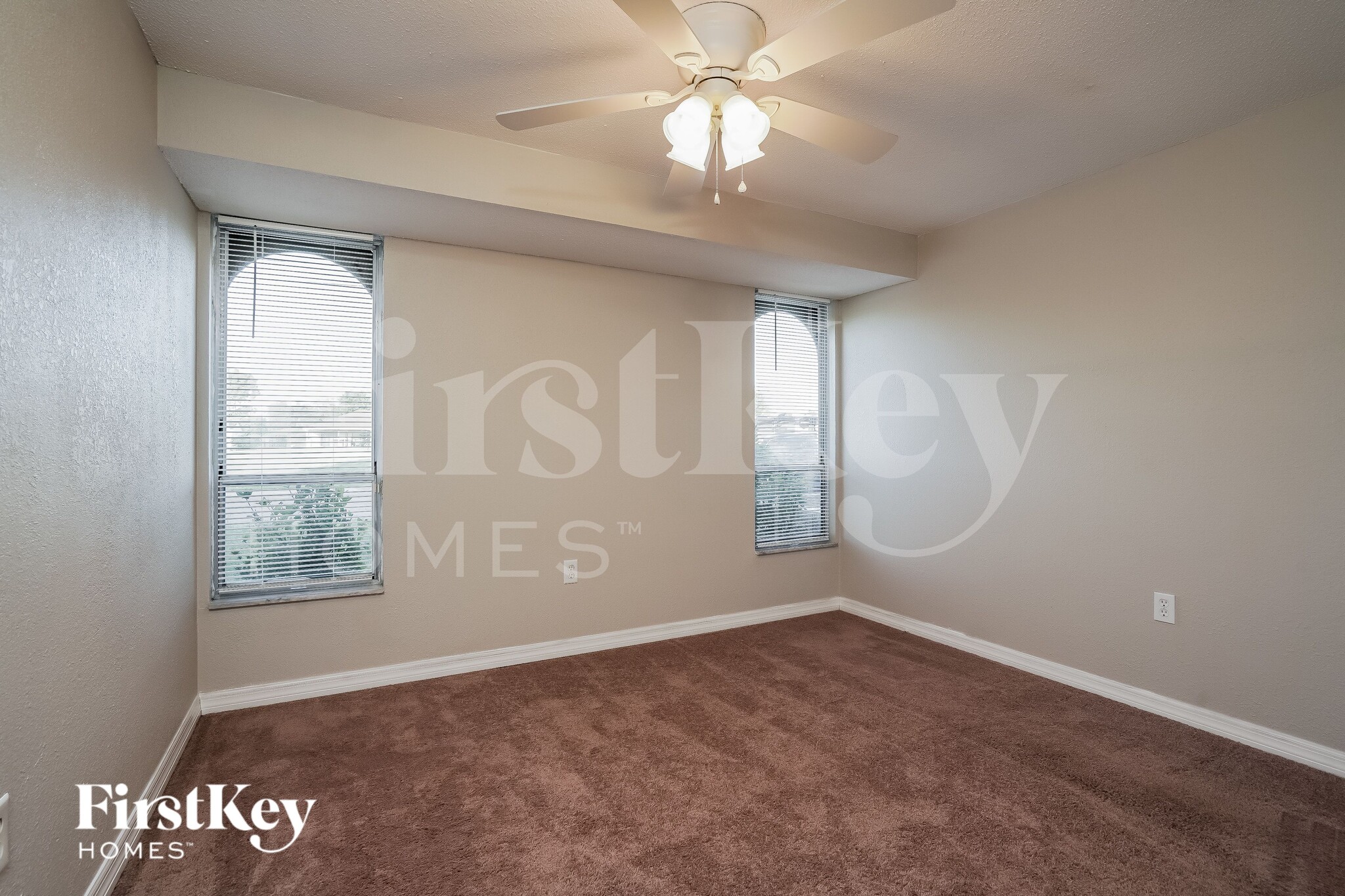 Building Photo - 2582 Lake View Blvd