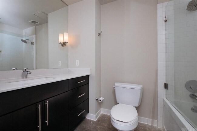 Building Photo - 315 S Rock St