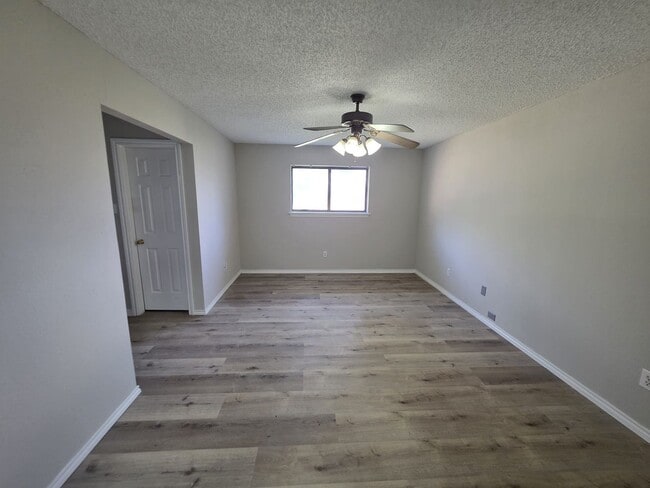 Building Photo - Charming and move-in ready! 3 Bedroom hous...