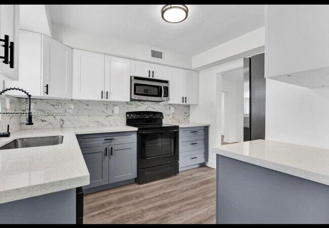 Building Photo - 427 NW 19th Ave