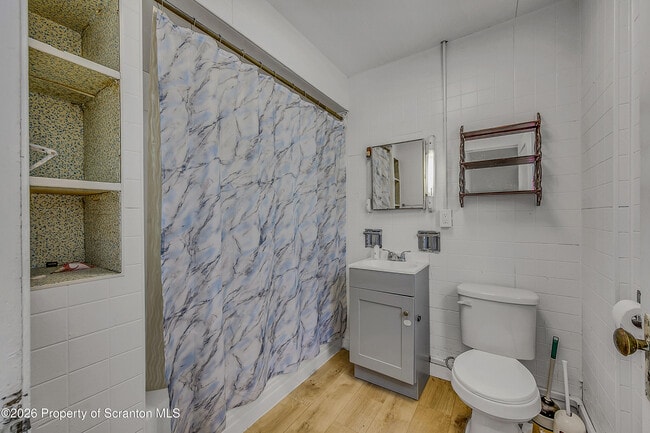 Building Photo - 53 Sobieski St