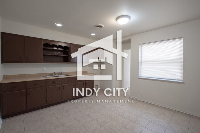 Building Photo - 3049 Roseway Dr