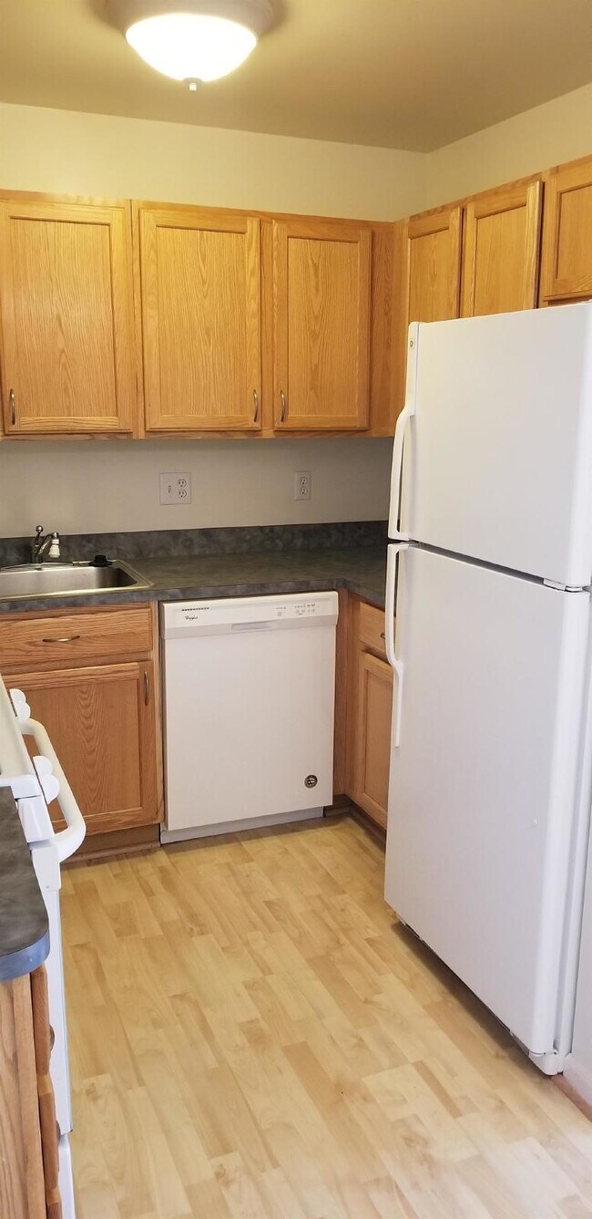 Building Photo - 2 Bedroom, 1.5 Bath Townhouse w/ Garage & Huge Master Bedroom. Full Sized Washer & Dryer In Unit.