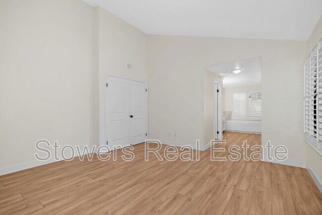 Building Photo - 2232 Oneida Cir