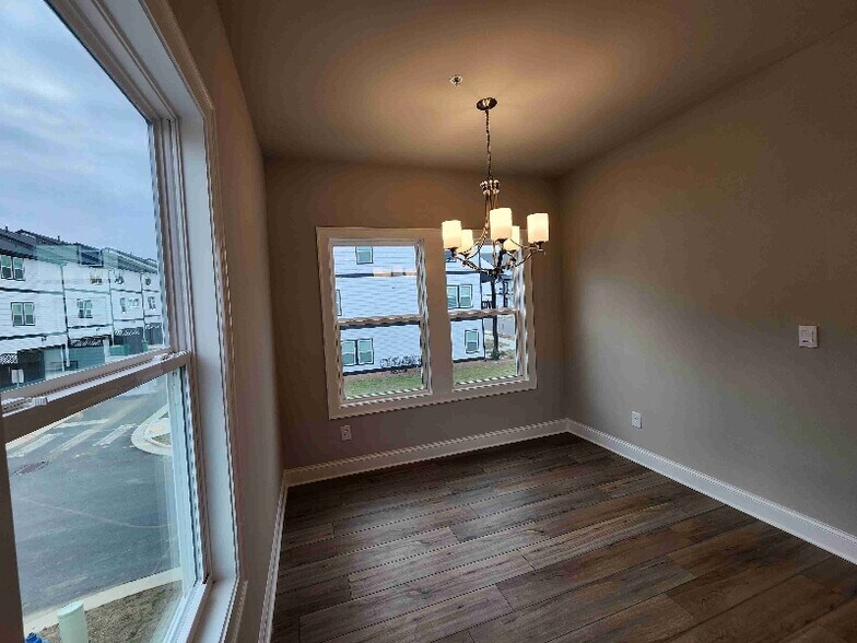 Building Photo - 1054 Knoxboro Ln