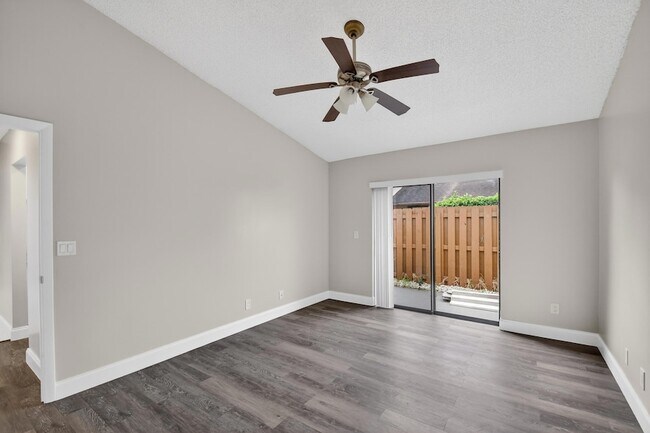 Building Photo - 484 Springdale Cir