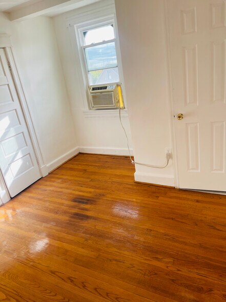 Building Photo - 3712 Parkside Dr