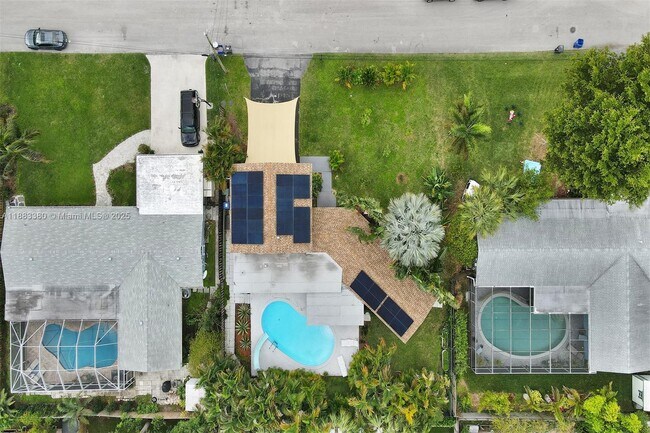Building Photo - 2700 SW 34th Ave