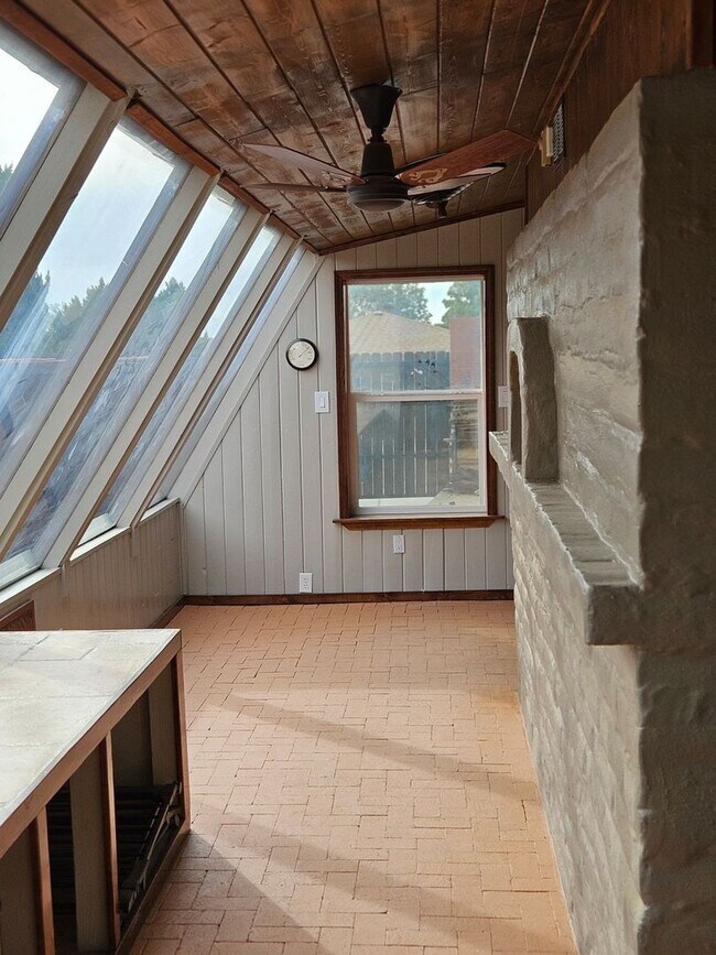Building Photo - Energy Efficient 4 bed Home in Foothills