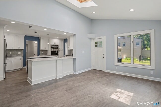 Building Photo - 145 Casmir Dr