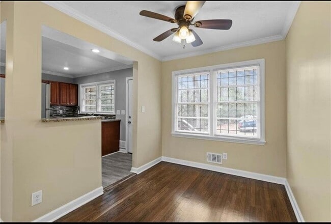 Building Photo - 2911 Gresham Rd S E