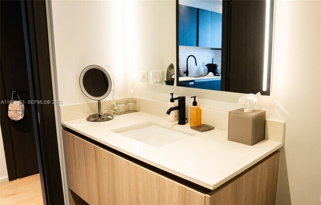 Building Photo - 398 NE 5th St