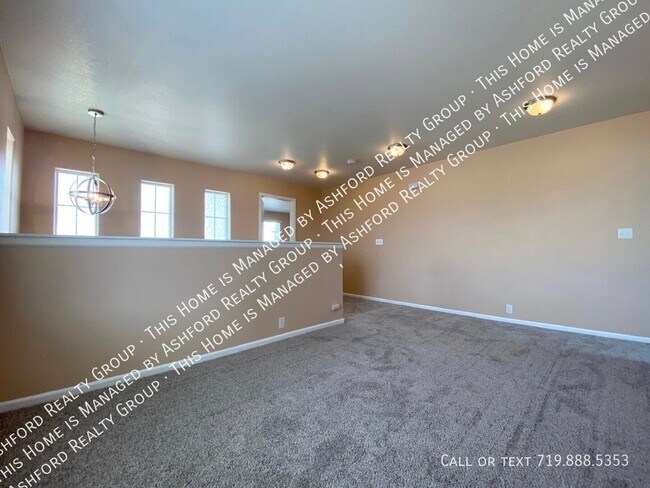 Building Photo - 5810 Ensemble Hts