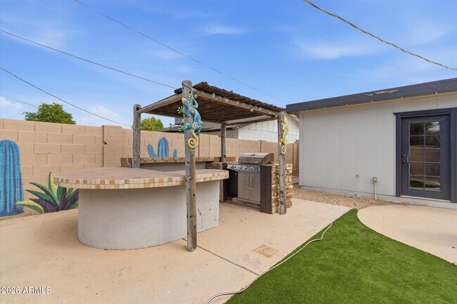 Building Photo - 8330 E Monte Vista Rd