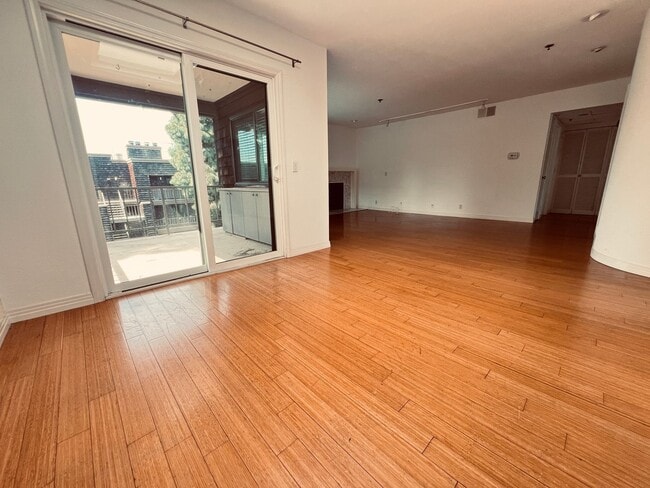 Building Photo - Mission Valley Large Two Bedroom Two Bathroom Condo for Rent