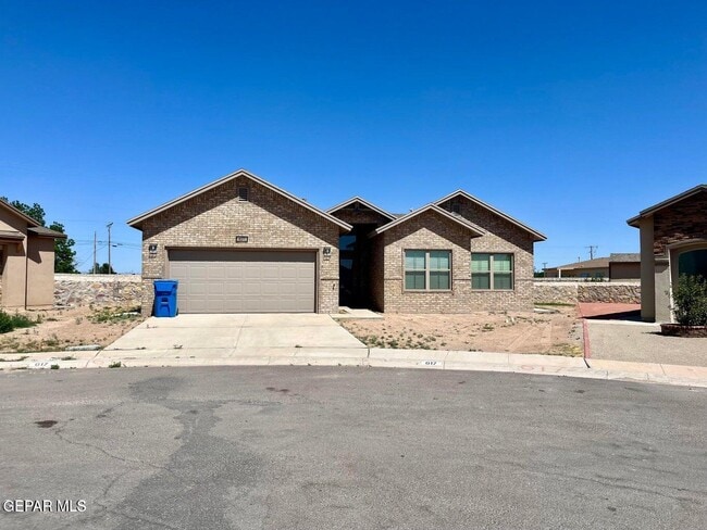 Primary Photo - 617 Rafael Marmolejo St