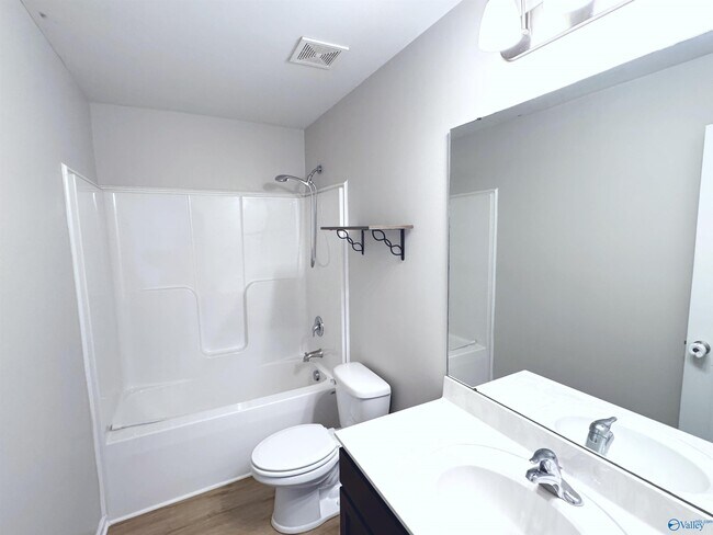 Building Photo - 121 Daymark Dr