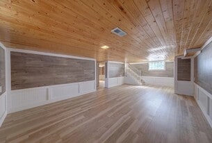 Building Photo - 270 Narrow St