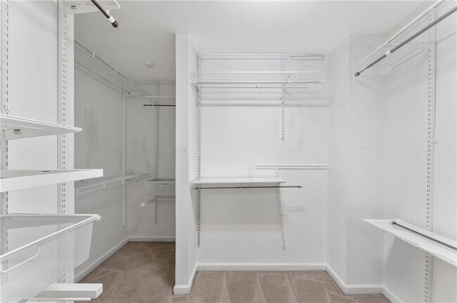 Building Photo - 3803 Manor View