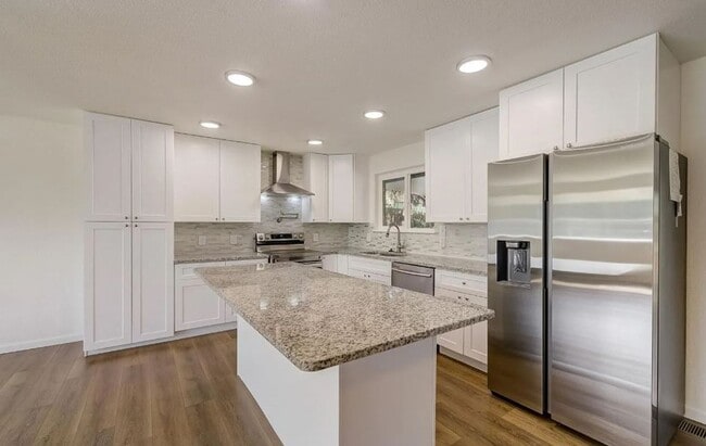 Building Photo - Newly Remodeled Home with Spacious Driveway!