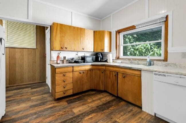 Building Photo - 413 Forest Ave
