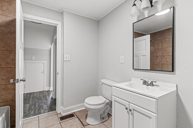 Building Photo - 2620 Mapleton Ave