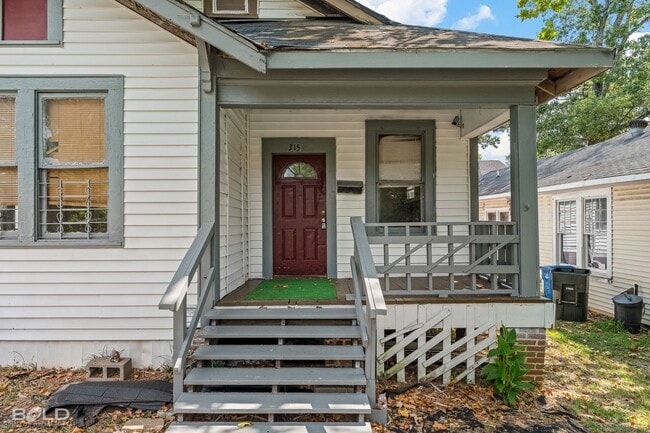 Building Photo - Charming Remodeled Home in the Heart of Shreveport!