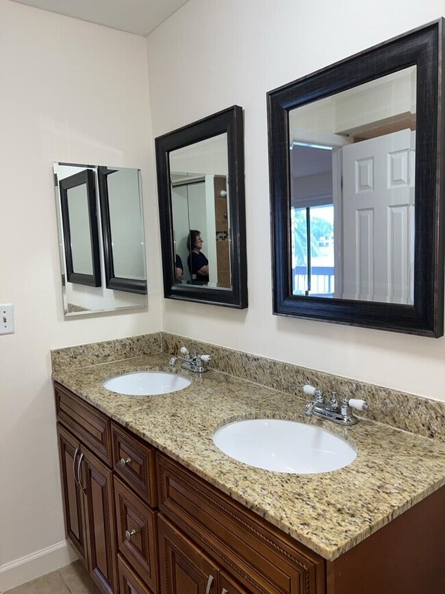 Building Photo - 3094 Bermwood Ln